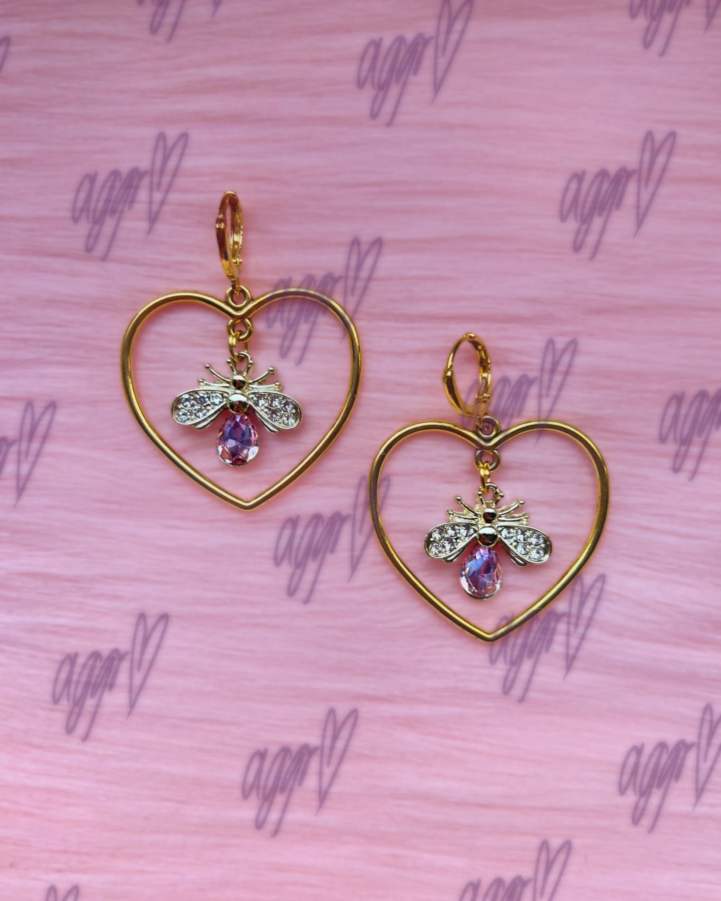 моя муха 🪰 heart earrings