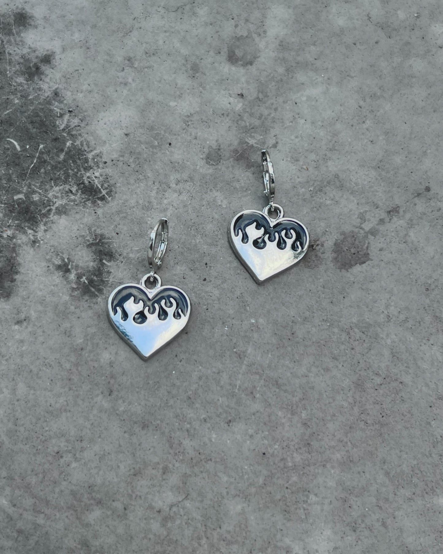 2000s e-girl heart earrings